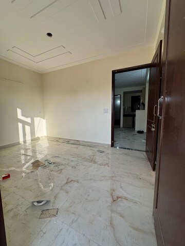 Room in 1 BHK Builder Floor at Palm Residency Chhatarpur, Chattarpur – for Rent