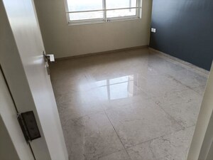 Room in 2 BHK Apartment at Lodha Fiorenza, Goregaon East – for Rent