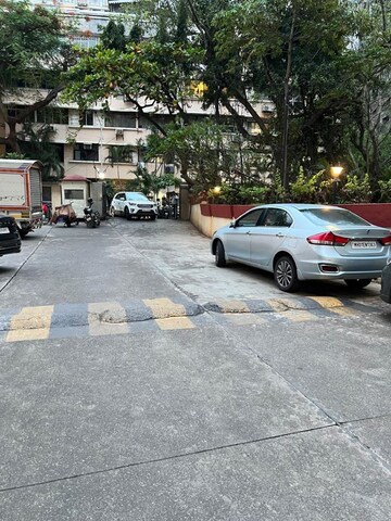 Parking in 3 BHK Apartment at Monalisa Apartments Cumbala Hill, Breach Candy – for Rent