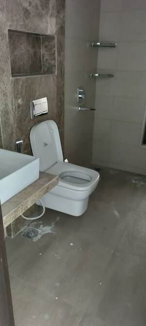 Bathroom in 3.5 BHK Apartment at Peninsula Celestia Spaces, Parel – for Rent