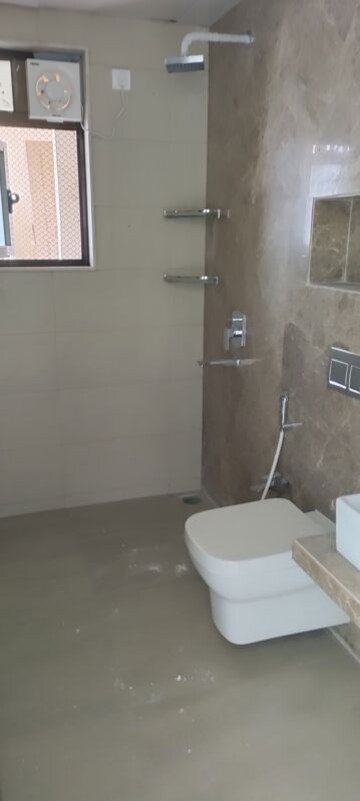 Bathroom in 3.5 BHK Apartment at Peninsula Celestia Spaces, Parel – for Rent
