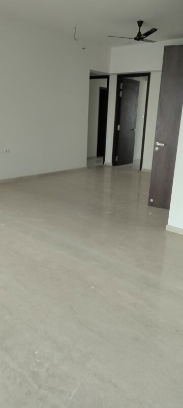 Room in 3.5 BHK Apartment at Peninsula Celestia Spaces, Parel – for Rent