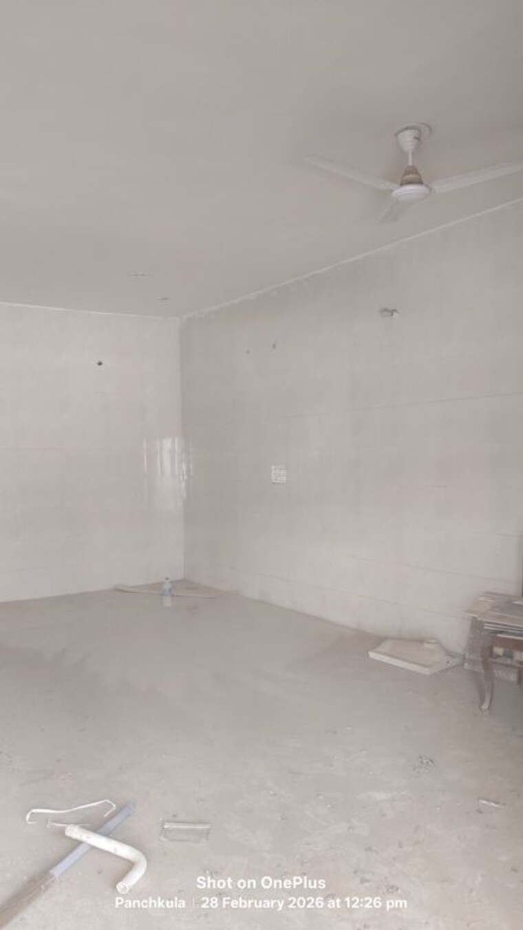 Room, dhakoli Commercial Office Space 66 Sq.Yd. In Dhakoli Zirakpur 10050752