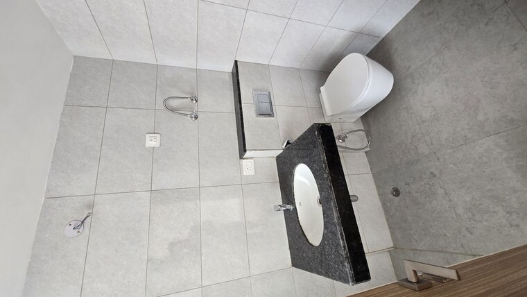 Bathroom, godrej-park-avenue 3 Bedroom 1788 Sq.Ft. Apartment In Sector 27 Yamuna Expressway Greater Noida 10050772