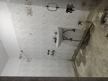 Bathroom in 2 BHK Builder Floor at Vaishali Sector 4 – for Rent