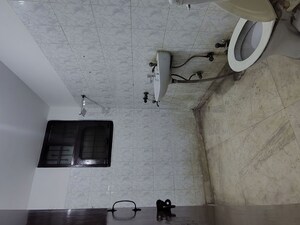 Bathroom in 2 BHK Builder Floor at Vaishali Sector 4 – for Rent