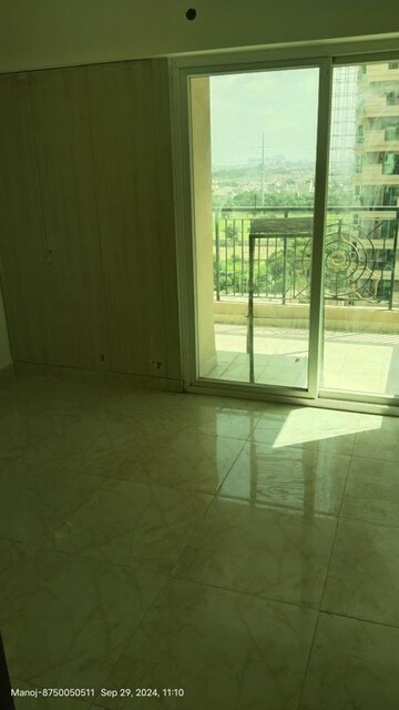 Room in 2 BHK Apartment at Gaurs Siddhartham, Siddharth Vihar – for Sale