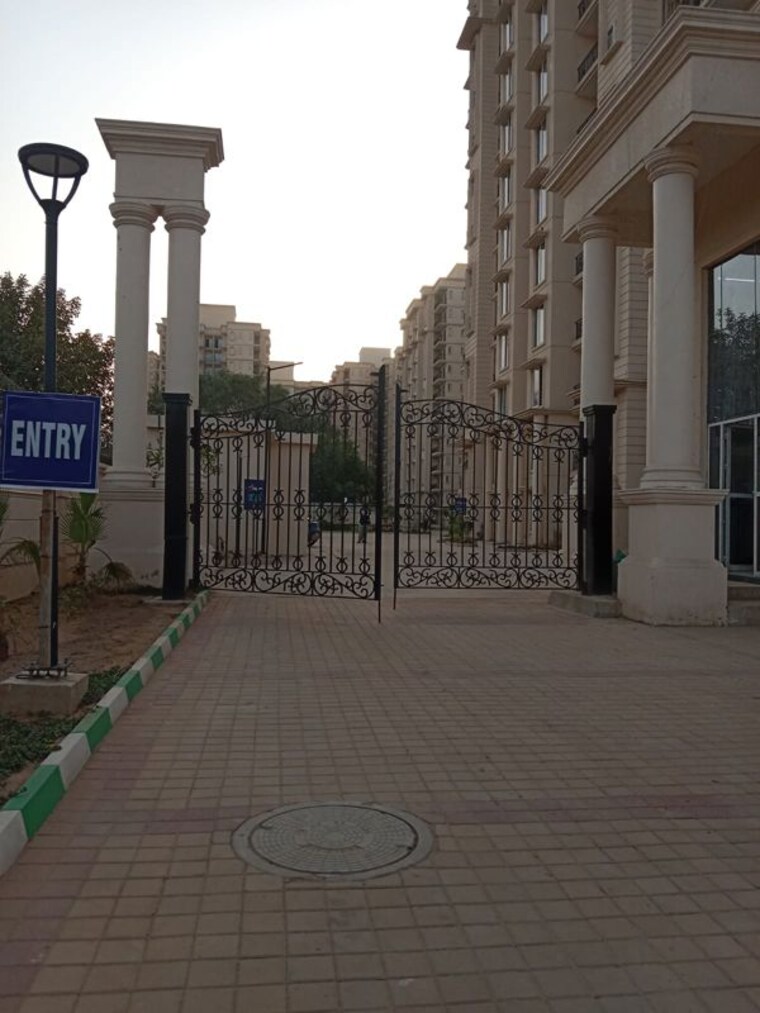 Exterior View, signature-the-serenas 2 Bedroom 1000 Sq.Ft. Apartment In Sohna Sector 36 Gurgaon 10050821