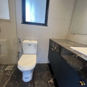 Team Area in 3 BHK Apartment at Kalpataru Magnus, Bandra East – for Rent