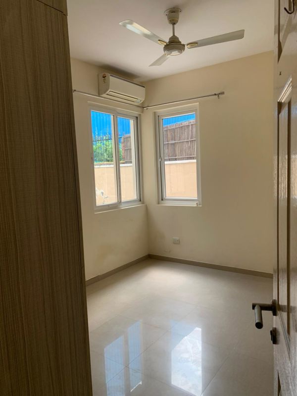 3 BHK + Pooja Room,Study Room,Extra Room Apartment For Rent in Emaar Emerald Classic
