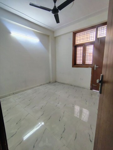 Room in 3 BHK Builder Floor at Bindal Enclave, Phi Iv Greater Noida – for Rent