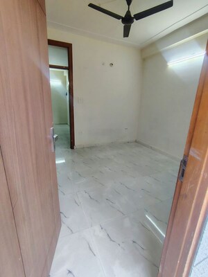 Room in 3 BHK Builder Floor at Bindal Enclave, Phi Iv Greater Noida – for Rent