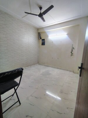 Room in 3 BHK Builder Floor at Bindal Enclave, Phi Iv Greater Noida – for Rent