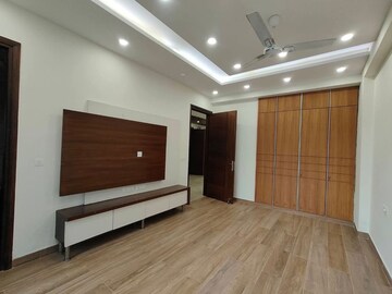 Room in 2 BHK Apartment at Saket – for Rent