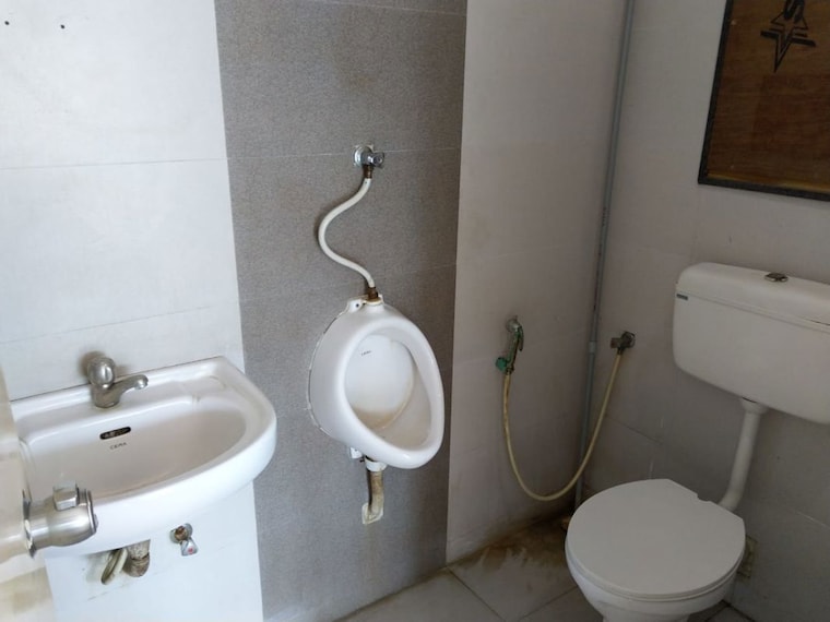 Bathroom, shilp-arista Commercial Office Space 575 Sq.Ft. In Bodakdev Ahmedabad 10050933
