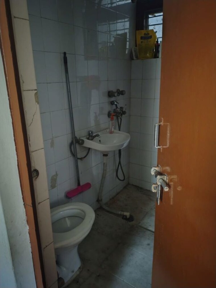 Bathroom, rajendra nagar sector 5 2 Bedroom 967 Sq.Ft. Builder Floor In Rajendra Nagar Sector 5 Ghaziabad 10050961