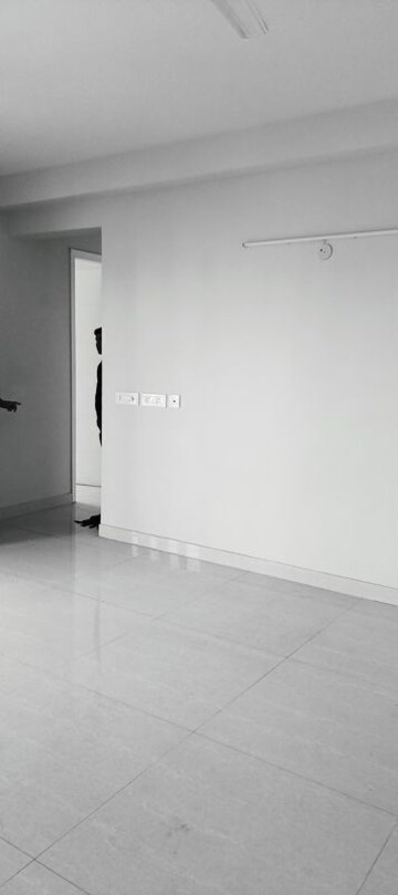 Room in 2 BHK Apartment at Samridhi Luxuriya Avenue, Sector 150 – for Rent