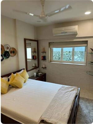 Bedroom in 2 BHK Apartment at Shalimar Apartment Malabar Hill, Malabar Hill – for Rent