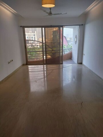 Room in 2 BHK Apartment at Mittal Phoenix Tower, Lower Parel – for Rent