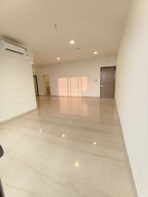 Room in 4 BHK Apartment at Piramal Mahalaxmi Central Tower, Mahalaxmi – for Rent