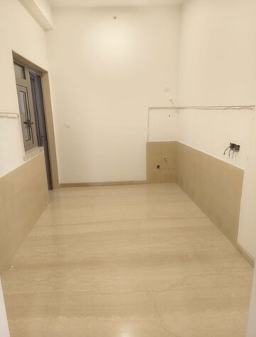 Room in 4 BHK Apartment at Piramal Mahalaxmi Central Tower, Mahalaxmi – for Rent