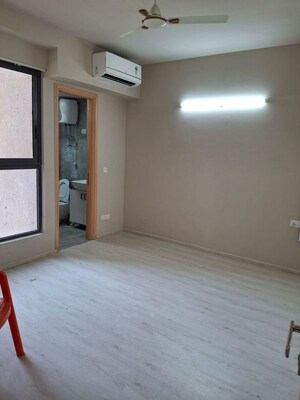 Room in 3.5 BHK Apartment at M3M Heights, Sector 65 – for Rent