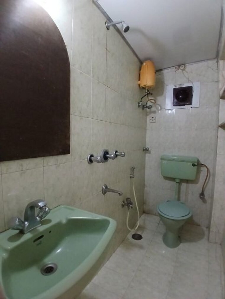 Bathroom, valmiki-apartment-santacruz 3 Bedroom 1200 Sq.Ft. Apartment In Santacruz East Mumbai 10051102