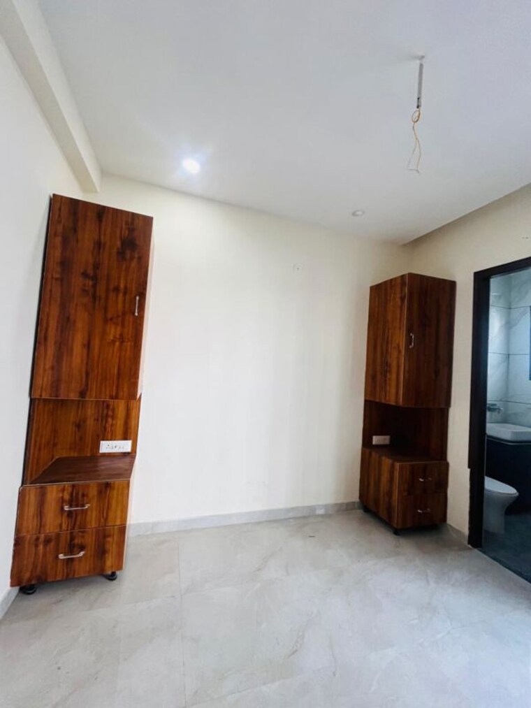 Room, dhakoli 3 Bedroom 110 Sq.Yd. Apartment In Dhakoli Zirakpur 10051106