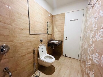 Bathroom in 2 BHK Apartment at Amanora Gold Towers, Hadapsar – for Sale