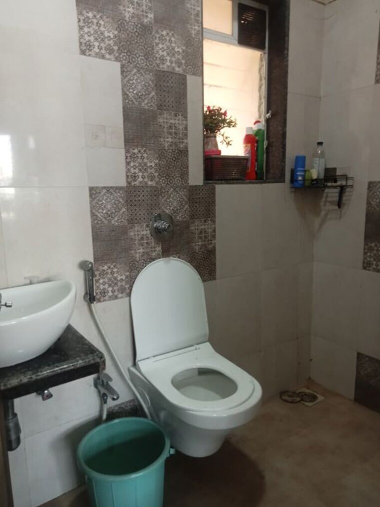 Bathroom, kyraa-ariso-apartment 2 Bedroom 712 Sq.Ft. Apartment In Chembur Mumbai 10051124