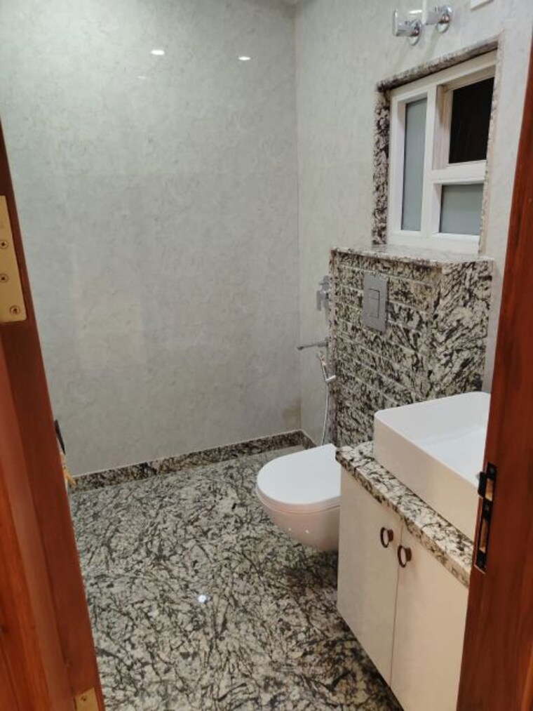 Balcony, greater kailash i 5 Bedroom 208 Sq.Yd. Builder Floor In Greater Kailash I Delhi 10051126