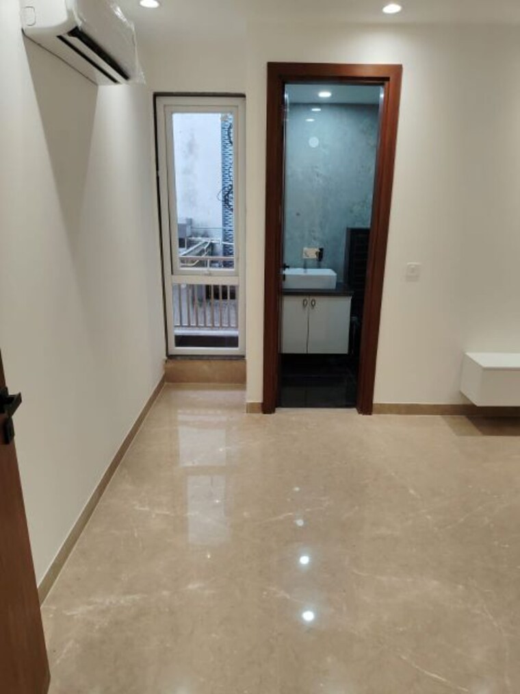 Room, prime-city-greater-noida 5 Bedroom 208 Sq.Yd. Apartment In Sector 3 Greater Noida Greater Noida 10051135