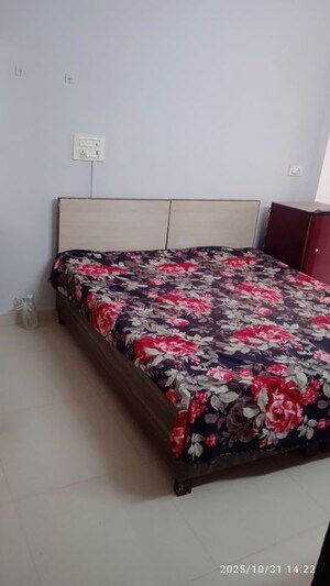 Bedroom in 1 RK Builder Floor at Maple Heights, Sector 43 – for Rent