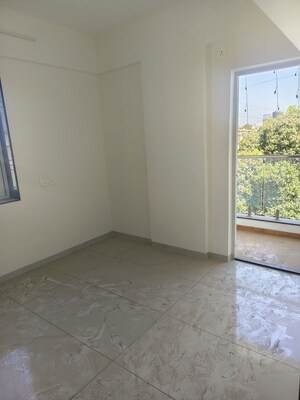 Room in 2 BHK Apartment at Old Sangvi – for Rent