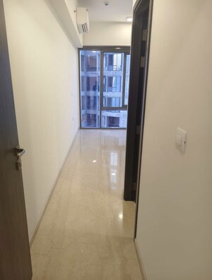 Room in 4 BHK Apartment at Piramal Mahalaxmi Central Tower, Mahalaxmi – for Rent