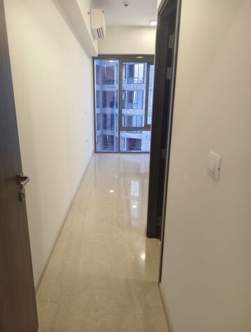 Room in 4 BHK Apartment at Piramal Mahalaxmi Central Tower, Mahalaxmi – for Rent