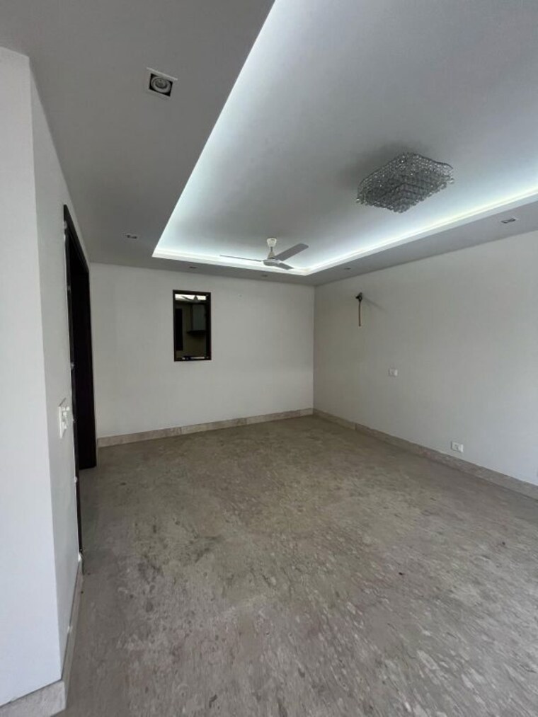 Room, kalkaji 5 Bedroom 300 Sq.Yd. Builder Floor In Kalkaji Delhi 10051159