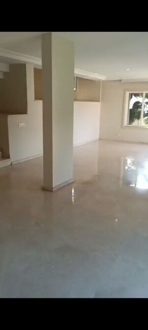 Room in 4 BHK Villa at Defence Colony – for Rent