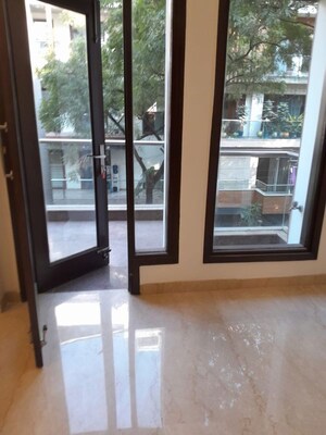 Room in 6 BHK Builder Floor at Vasant Vihar – for Sale