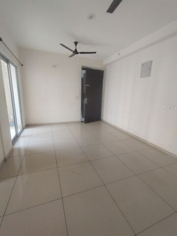 Room in 2 BHK Apartment at Gulshan Bellina, Sector 16 Greater Noida – for Rent