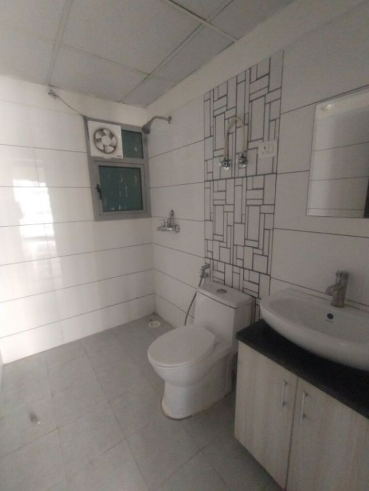 Bathroom, gulshan-bellina 2 Bedroom 597 Sq.Ft. Apartment In Sector 16 Greater Noida Greater Noida 10051197