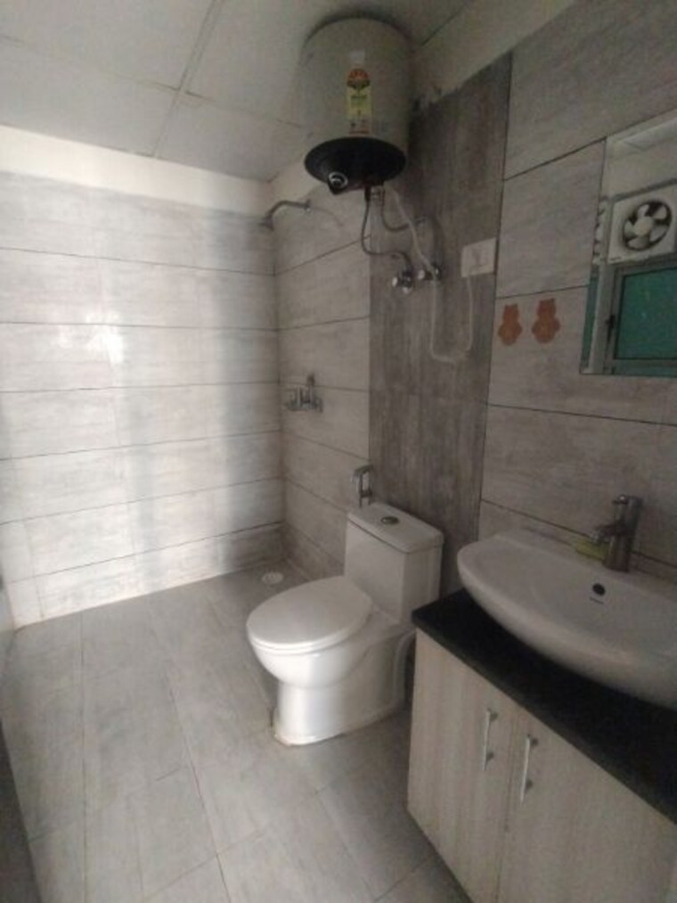 Bathroom, gulshan-bellina 2 Bedroom 597 Sq.Ft. Apartment In Sector 16 Greater Noida Greater Noida 10051197