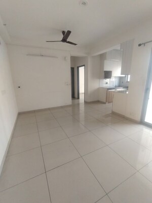 2 BHK Apartment For Rent in Gulshan Bellina, Sector 16 Greater Noida