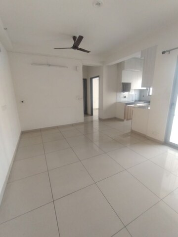2 BHK Apartment For Rent in Gulshan Bellina, Sector 16 Greater Noida