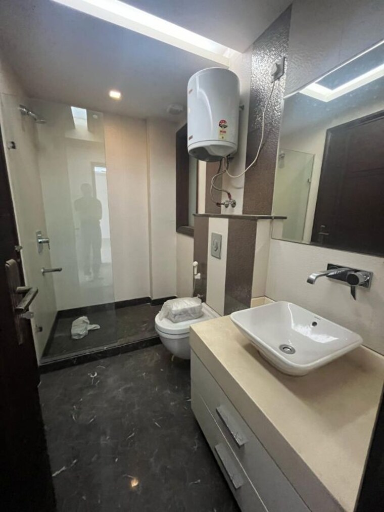 Bathroom, anand niketan 5 Bedroom 1800 Sq.Yd. Builder Floor In Anand Niketan Delhi 10051201