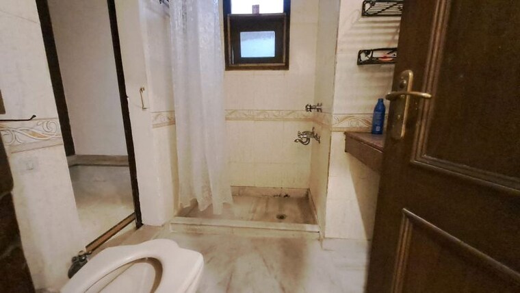 Bathroom, greater kailash i 5 Bedroom 2700 Sq.Ft. Builder Floor In Greater Kailash I Delhi 10051212