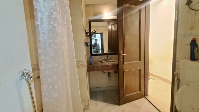 Bathroom, greater kailash i 5 Bedroom 2700 Sq.Ft. Builder Floor In Greater Kailash I Delhi 10051212