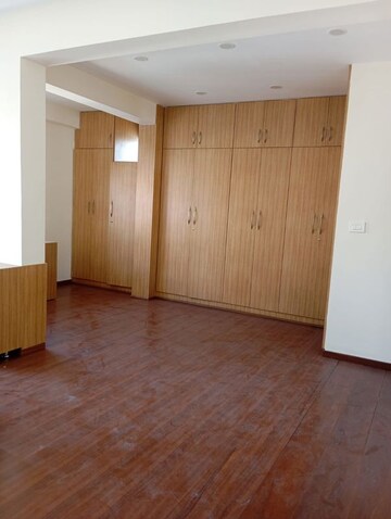 Room in 2 BHK Apartment at Alexandria Apartments, Richmond Town – for Rent