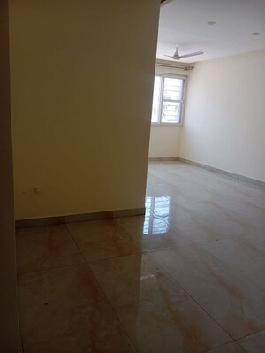 Room in 2 BHK Apartment at Alexandria Apartments, Richmond Town – for Rent