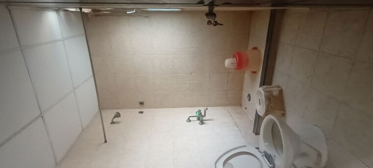 Bathroom, supertech-avant-garde 3 Bedroom 1749 Sq.Ft. Apartment In Vaishali Sector 3 Ghaziabad 10051193